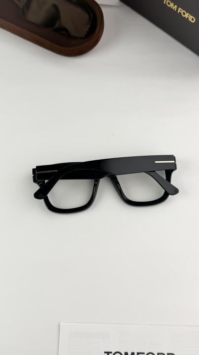 Tomfor_d_black_plano 259