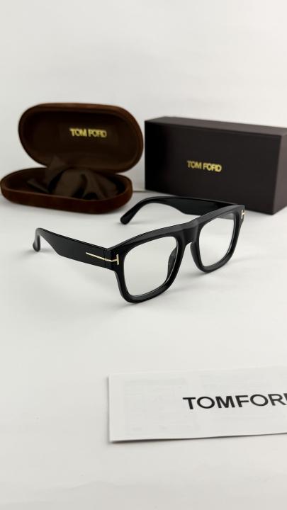 Tomfor_d_black_plano 259