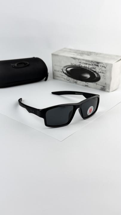 Oakl_y_black_2263