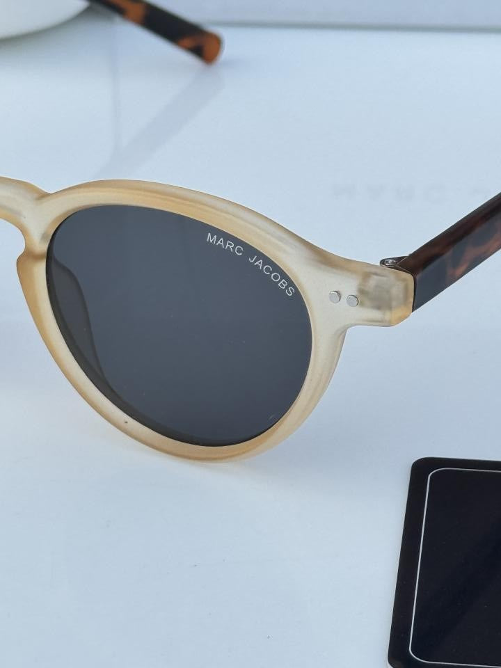 Marcjacobs1103_peach_tiger_black