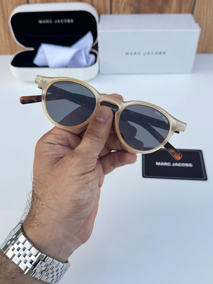 Marcjacobs1103_peach_tiger_black