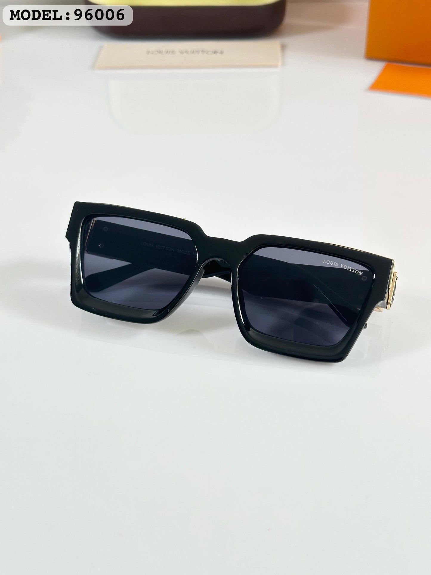 Louis Vuiiton 96006 Gold/Black