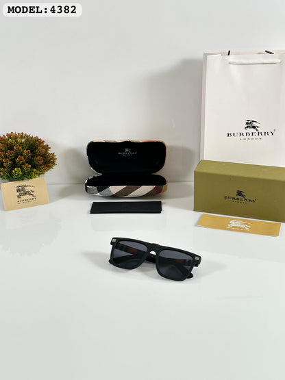 Burberry Black 4382