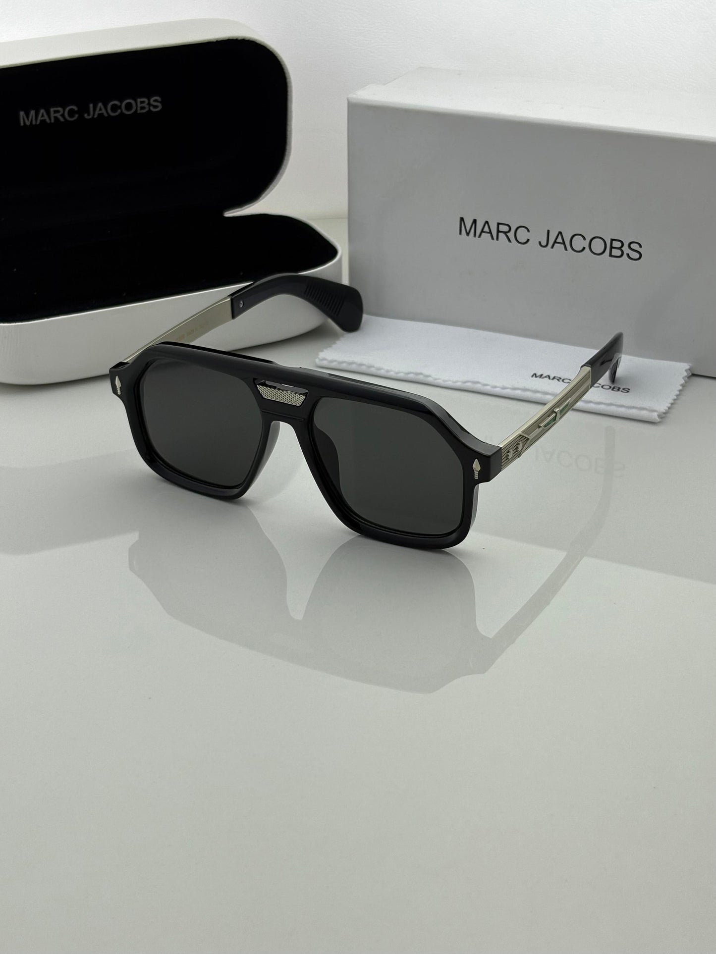 Marcc Jacobs 98408 Black